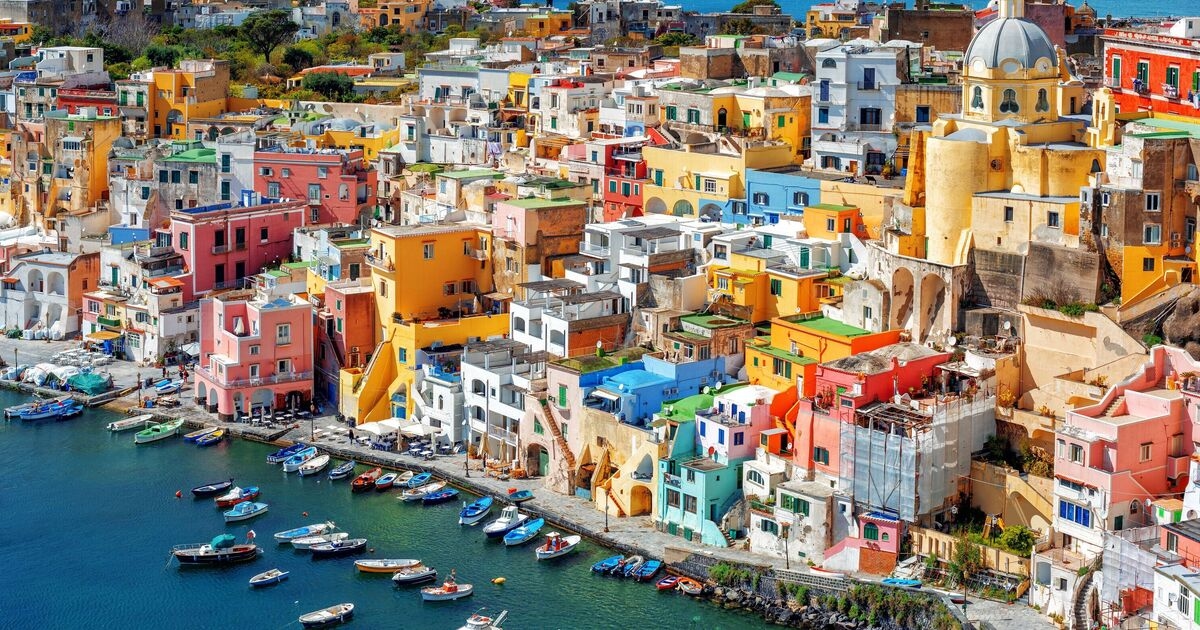 A linda pequena ilha europeia onde a temperatura é de 23°C em outubro, a apenas 1 hora da cidade principal
