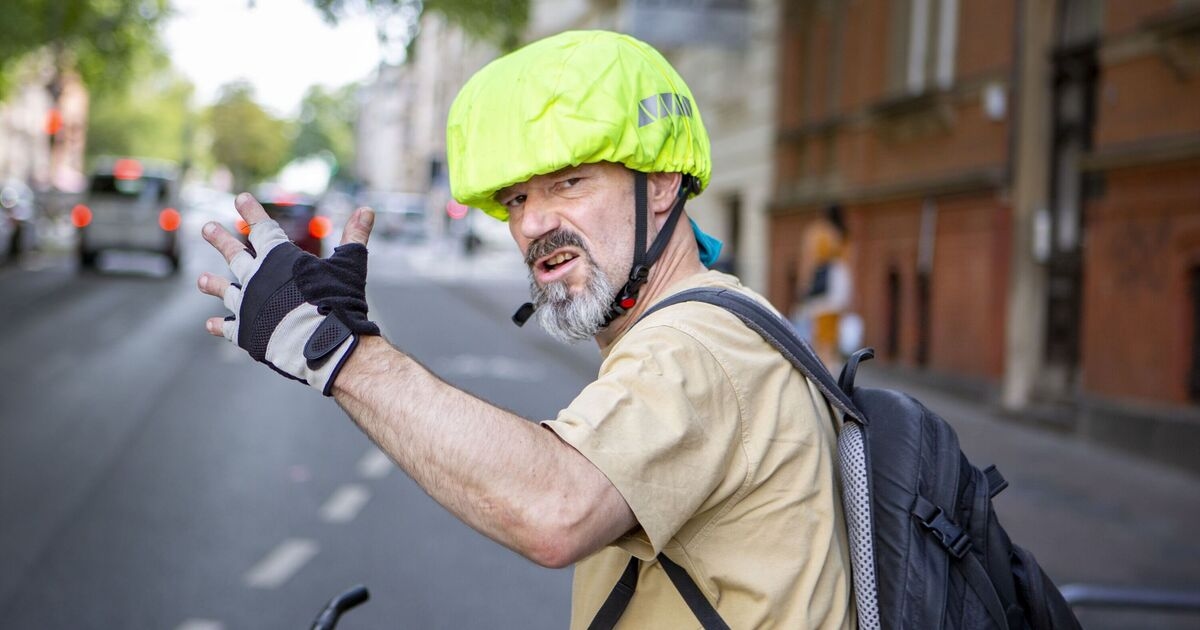 Cyclist fumes at 'entitled' drivers who make 'selfish mistake' on roads