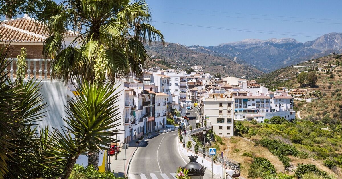 El pequeño pero pintoresco pueblo de España que realmente da la bienvenida a los turistas