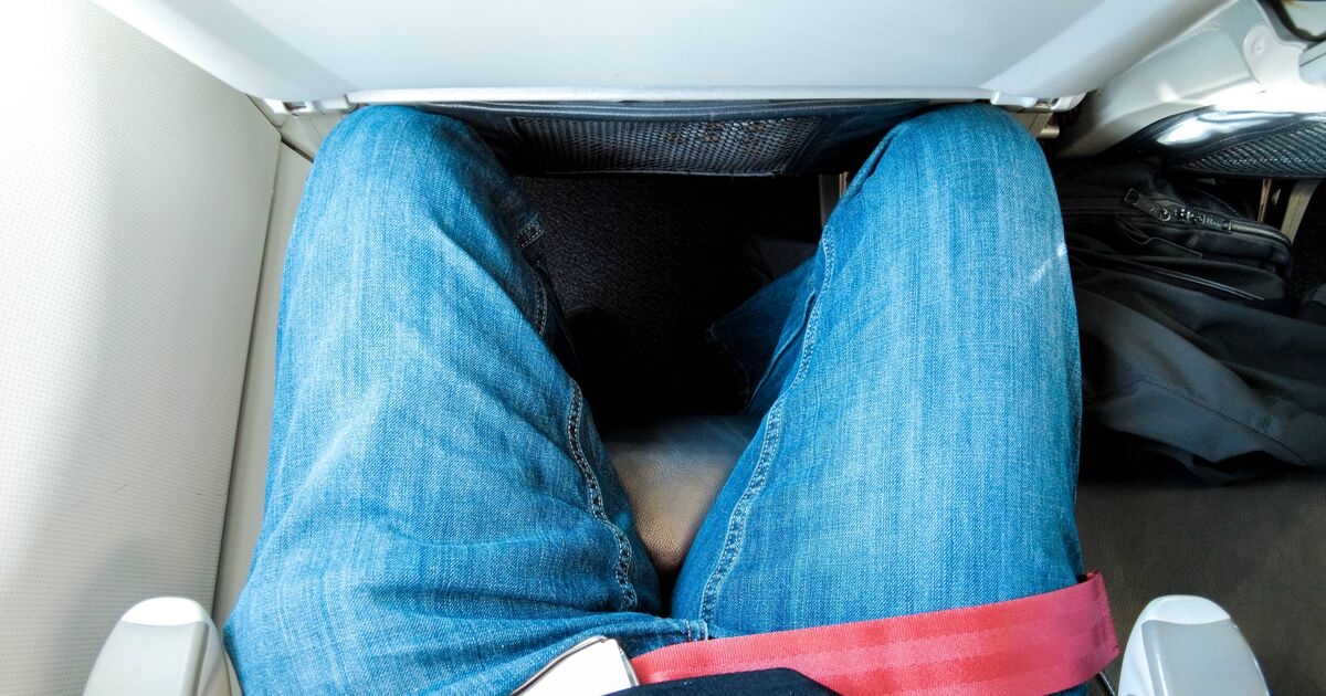 Flugbegleiterin fällt Urteil darüber, wann man den Sitz zurücklehnen kann
