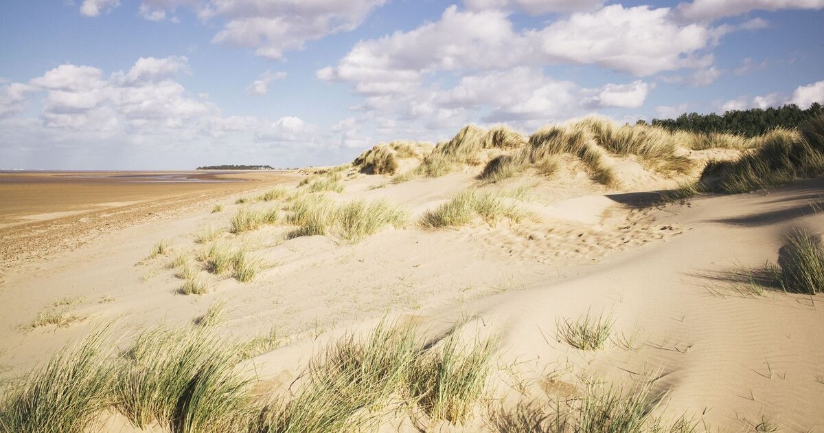 Turistas se apaixonam pela 'melhor praia' do Reino Unido com a areia 'mais bonita'