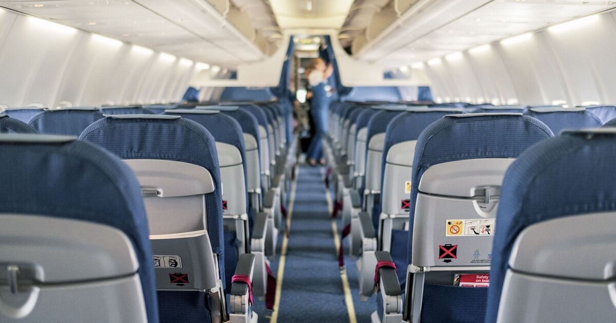 Pilot warnt jeden, der im Flugzeug die Sitztasche an der Rückenlehne benutzt