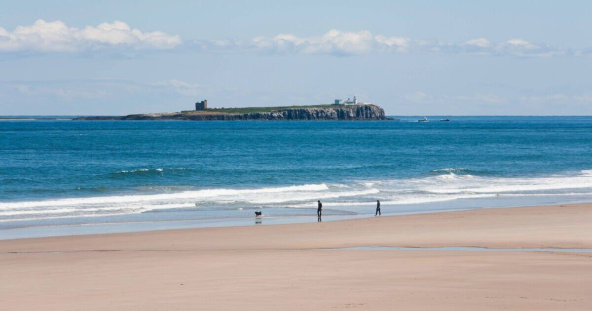 'Melhor' vila costeira com uma praia tão bonita que os turistas não conseguem acreditar que estão no Reino Unido