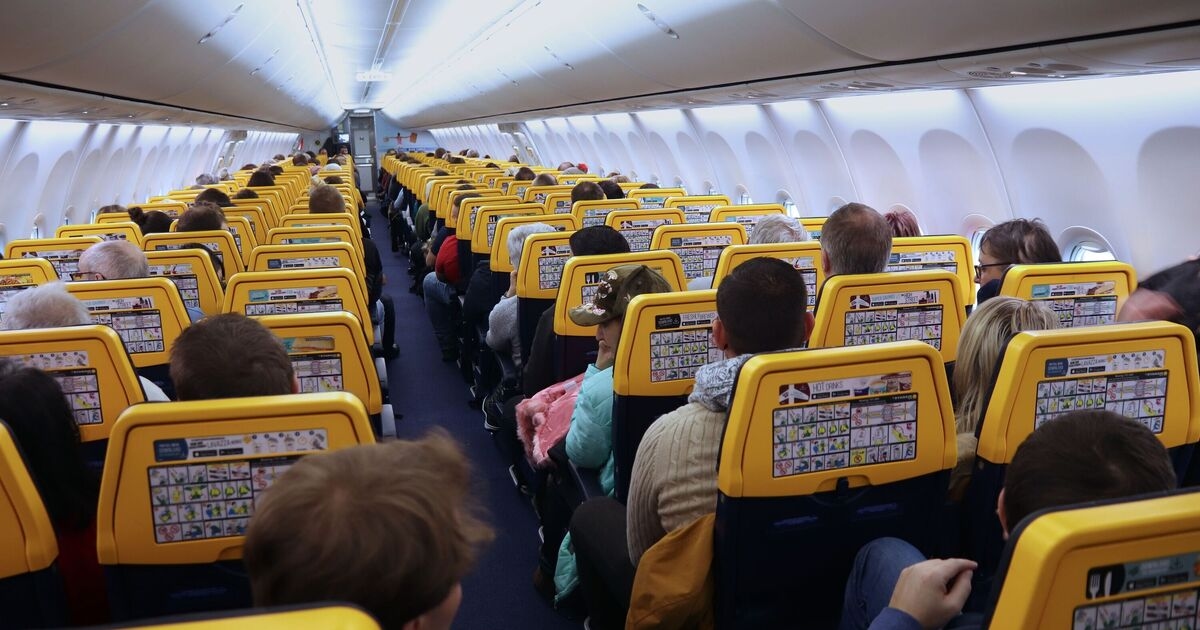 Porównanie przestrzeni na nogi w liniach lotniczych Ryanair, easyJet i Wizz Air w konkursie tanich linii lotniczych