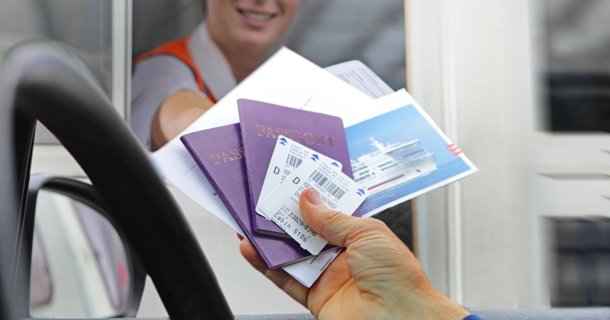 Britânicos são incentivados a verificar as páginas do passaporte 3 semanas antes de voar ou correm o risco de serem recusados
