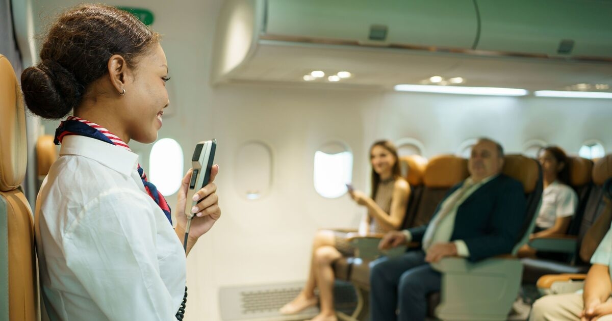 Auxiliar de vuelo comparte detalles del 'código secreto' que usan para hablar sobre los pasajeros