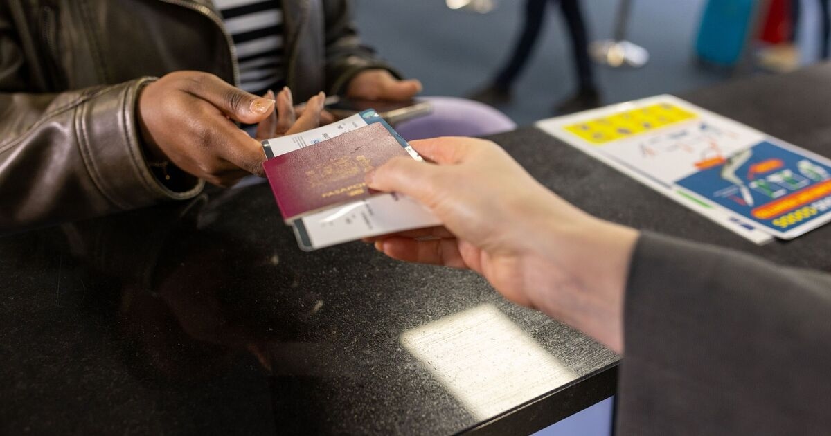 Los titulares de pasaportes del Reino Unido recibieron una alerta antes del gran cambio en los viajes el 12 de octubre.