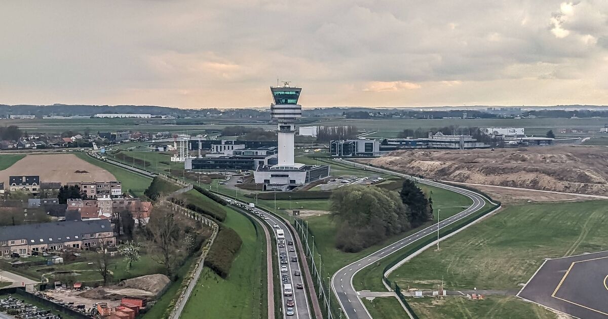 Duży strajk na europejskich lotniskach spowodował dziś odwołanie 48 000 lotów