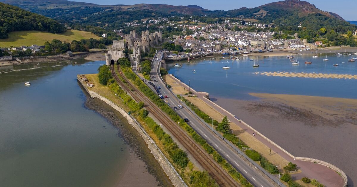 La línea ferroviaria más pintoresca del Reino Unido, con cascadas y montañas, reabre sus puertas a los turistas.