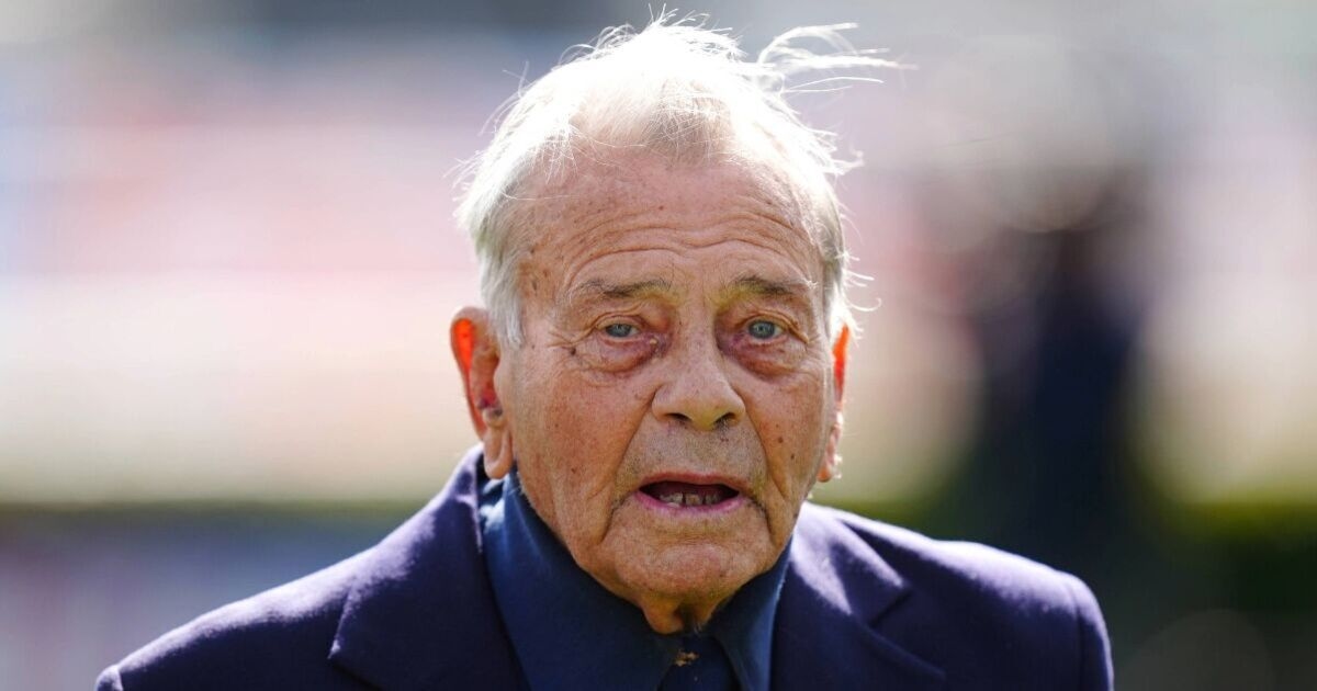 Mort de Dickie Bird : la légende du cricket anglais décède à 92 ans, tandis que les hommages affluent pour l'arbitre