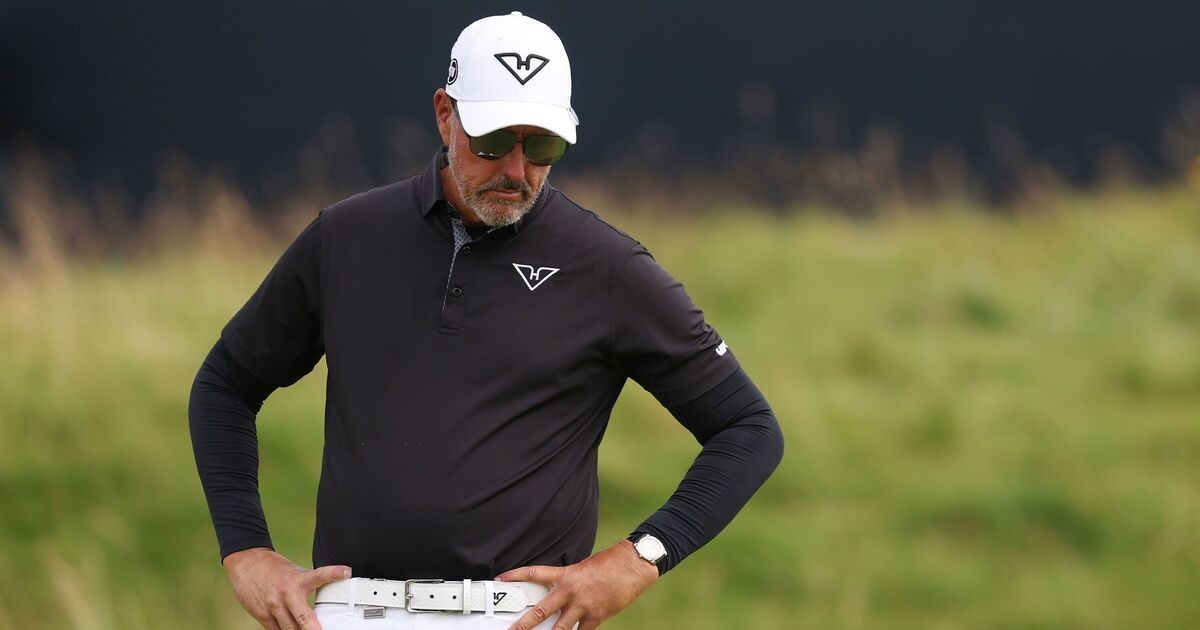 Phil Mickelson accusato di "aver fatto la peggior figura nella storia del golf" mentre la star dell'Open lo mette in imbarazzo