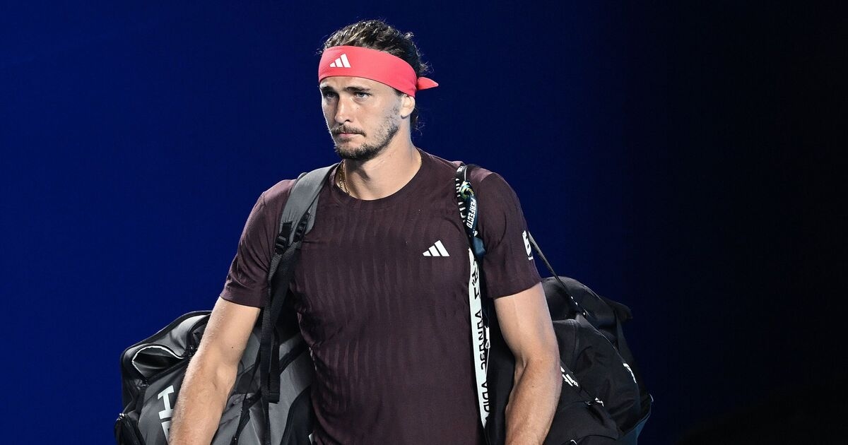 Alexander Zverev, Meksika Açık'taki şok edici yenilginin ardından rakibi hala korttayken eve doğru koşuyor