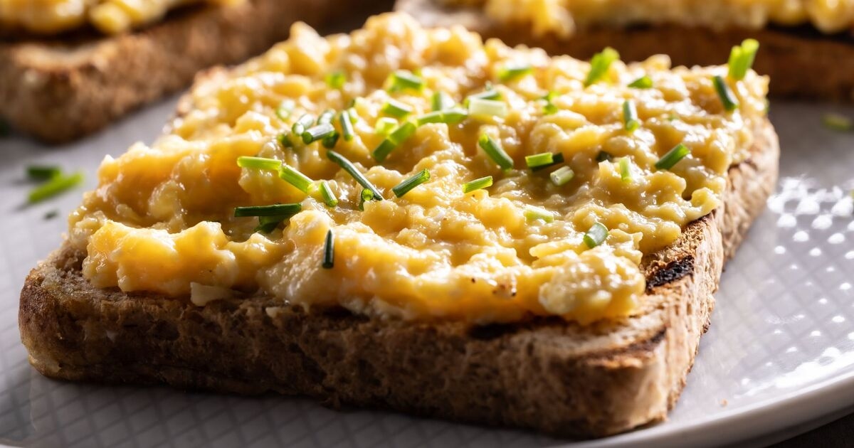 Scrambled eggs will be perfectly creamy if you do 1 thing while cooking