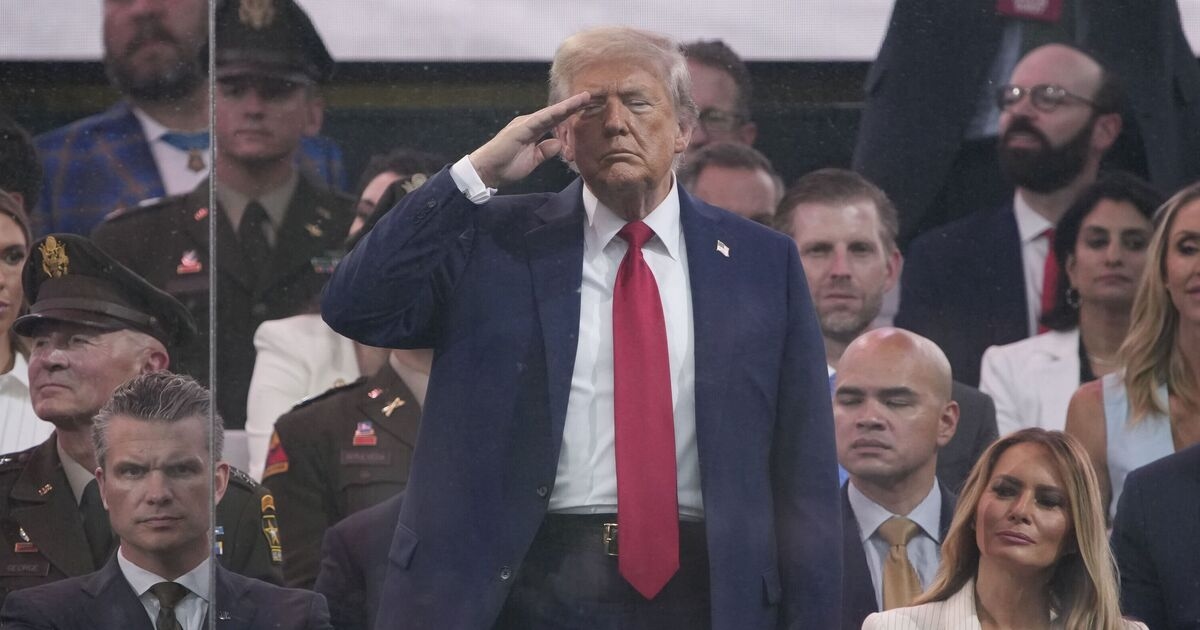 Los temores de una Tercera Guerra Mundial crecen a medida que Estados Unidos despliega una flota de armamento militar en el Atlántico.