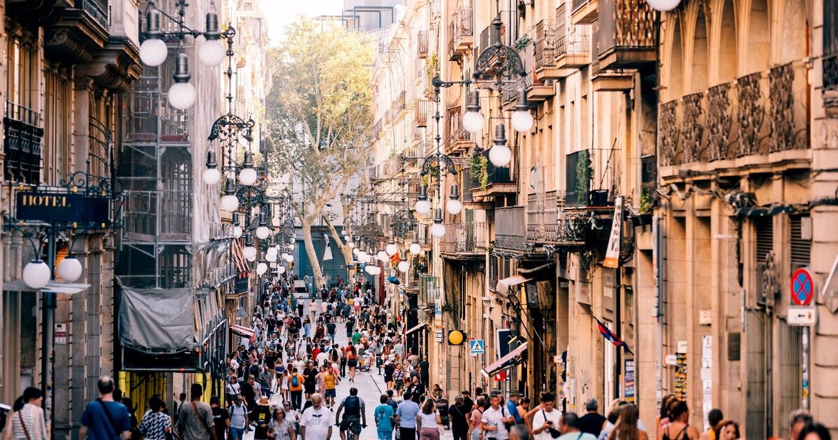 Los turistas británicos podrían sufrir pérdidas de £660 en viajes debido a las huelgas que afectan a dos de los principales destinos turísticos.