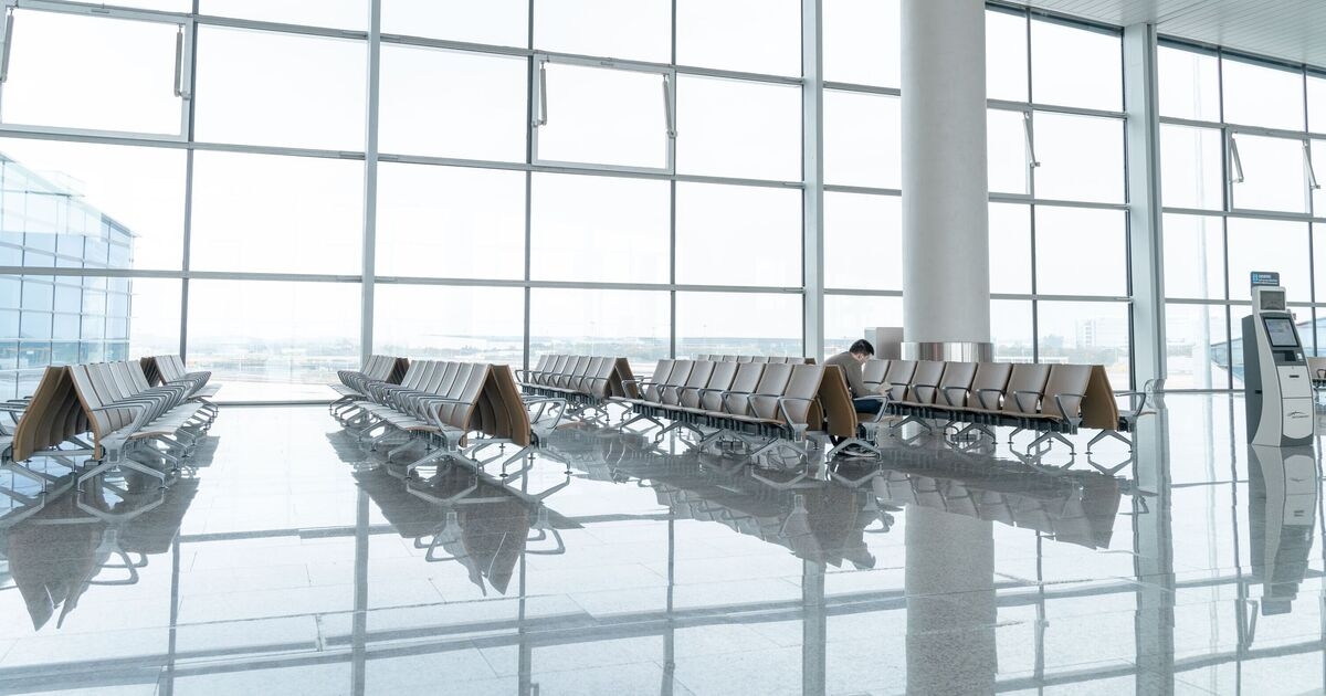 Un enorme aeropuerto nuevo de 240 millones de libras sin aviones ni pasajeros