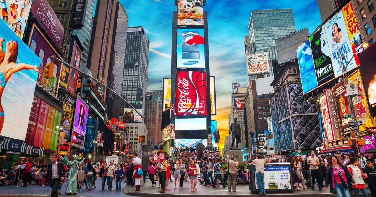 Sparatoria a Times Square LIVE: "Diverse" persone colpite a New York, "corpi a terra"