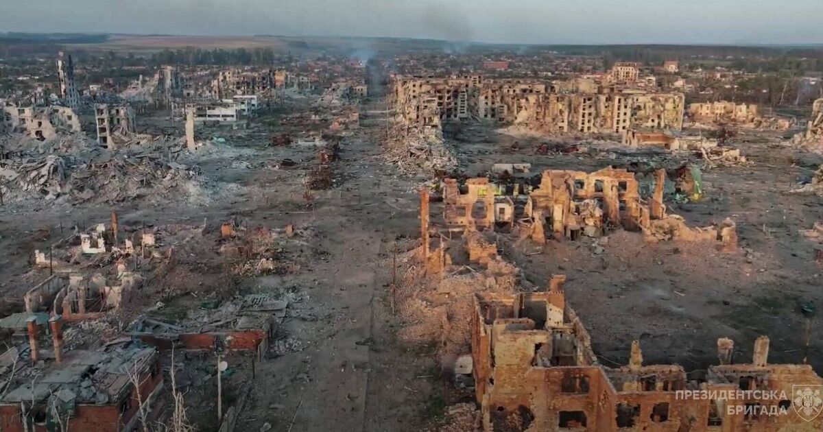 Eerie ghost town flattened by Russia's troops as haunting schools lie abandoned