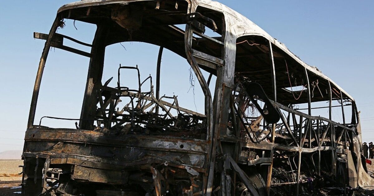 Orrore: 76 morti, tra cui 17 bambini, nell'inferno di un incidente mortale in autobus