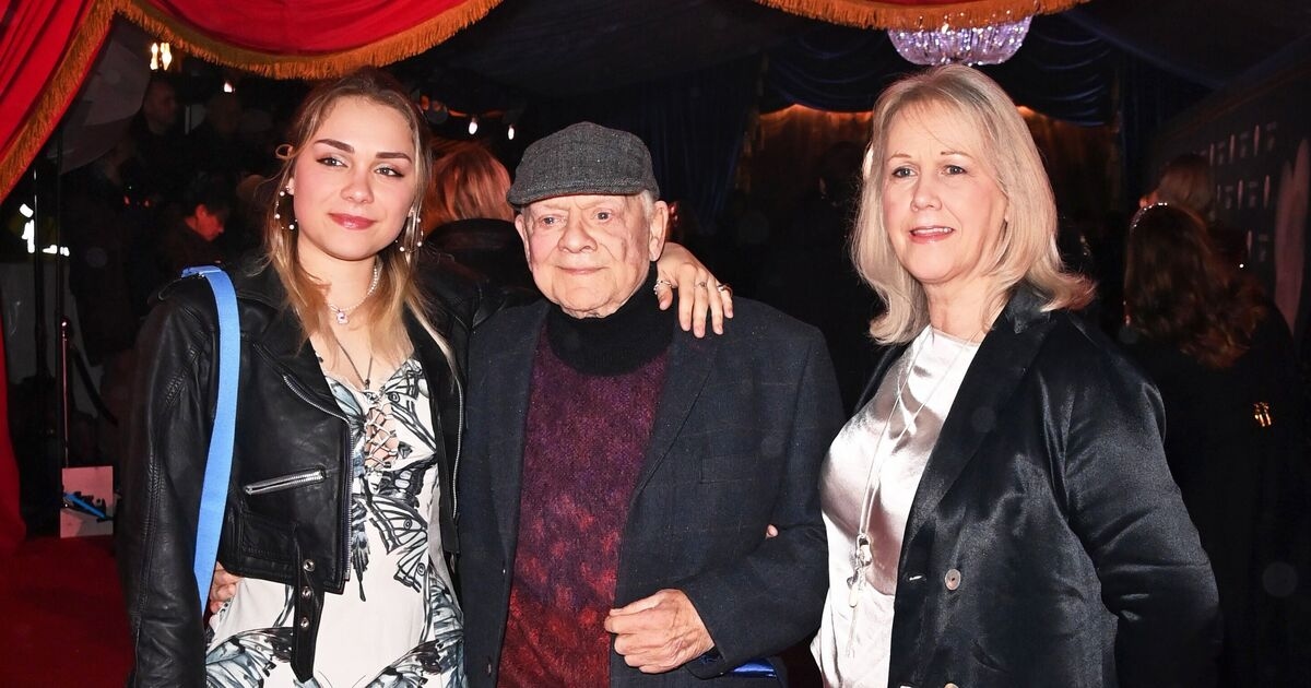 Sir David Jason finds it ‘difficult to cope’ with fame as he makes daughter admission