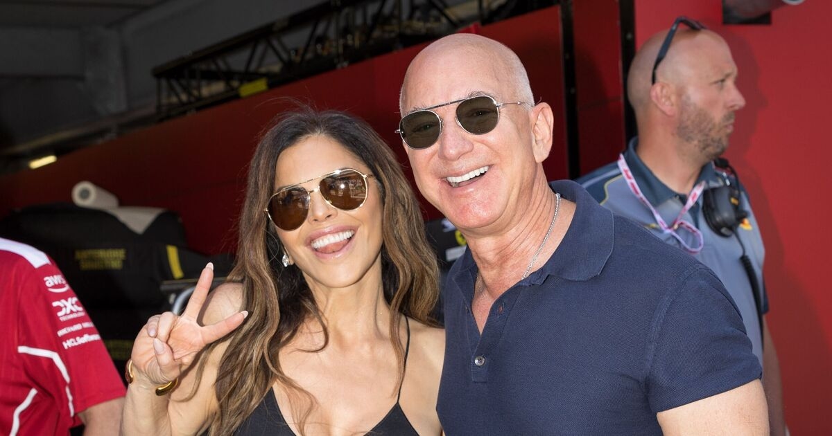 Jeff Bezos ve Lauren Sánchez'in düğününde çalışanlar James Bond tarzı girişi ortaya koyuyor