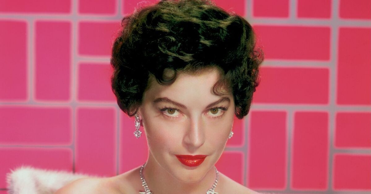 Hollywood ikonu Frank Sinatra'nın müdahalesine rağmen neredeyse parasız bir şekilde dairede öldü