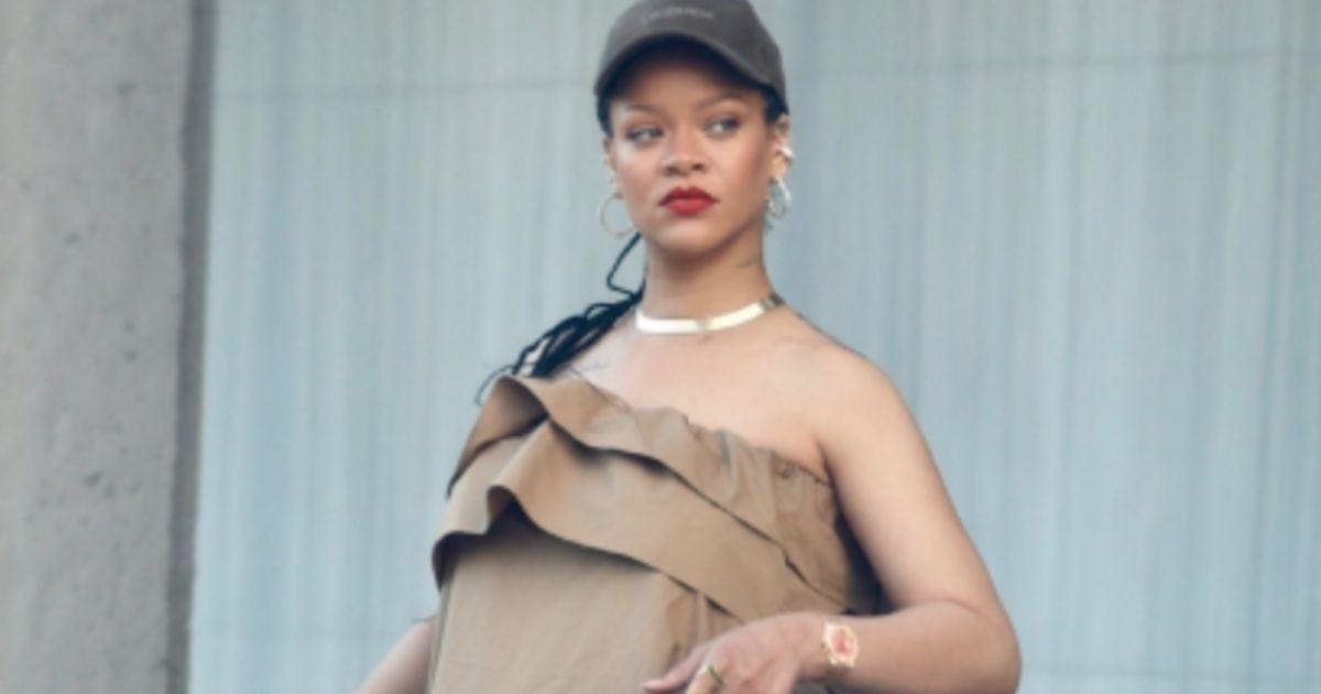 Rihannas Sommerkleid von Saint Laurent ist ein Meisterwerk in Sachen cooler, bequemer Umstandsmode