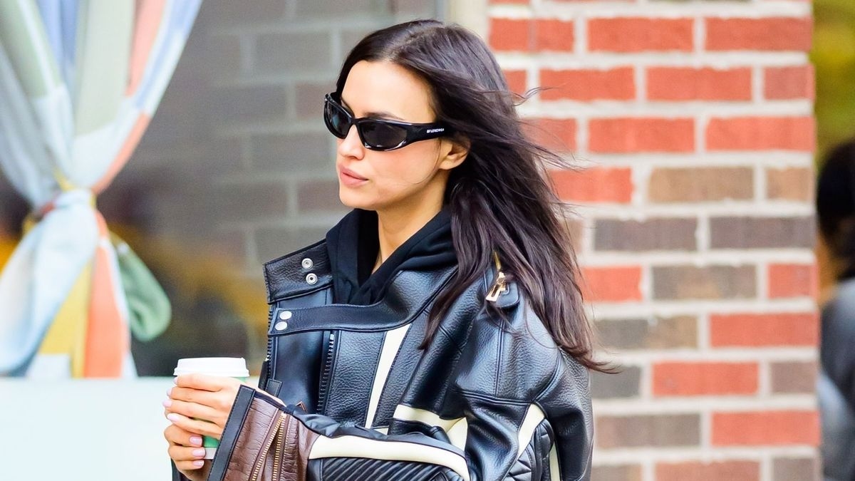 Irina Shayk and I Agree: Leggings Look Chicest With This Specific Boot Style and Color