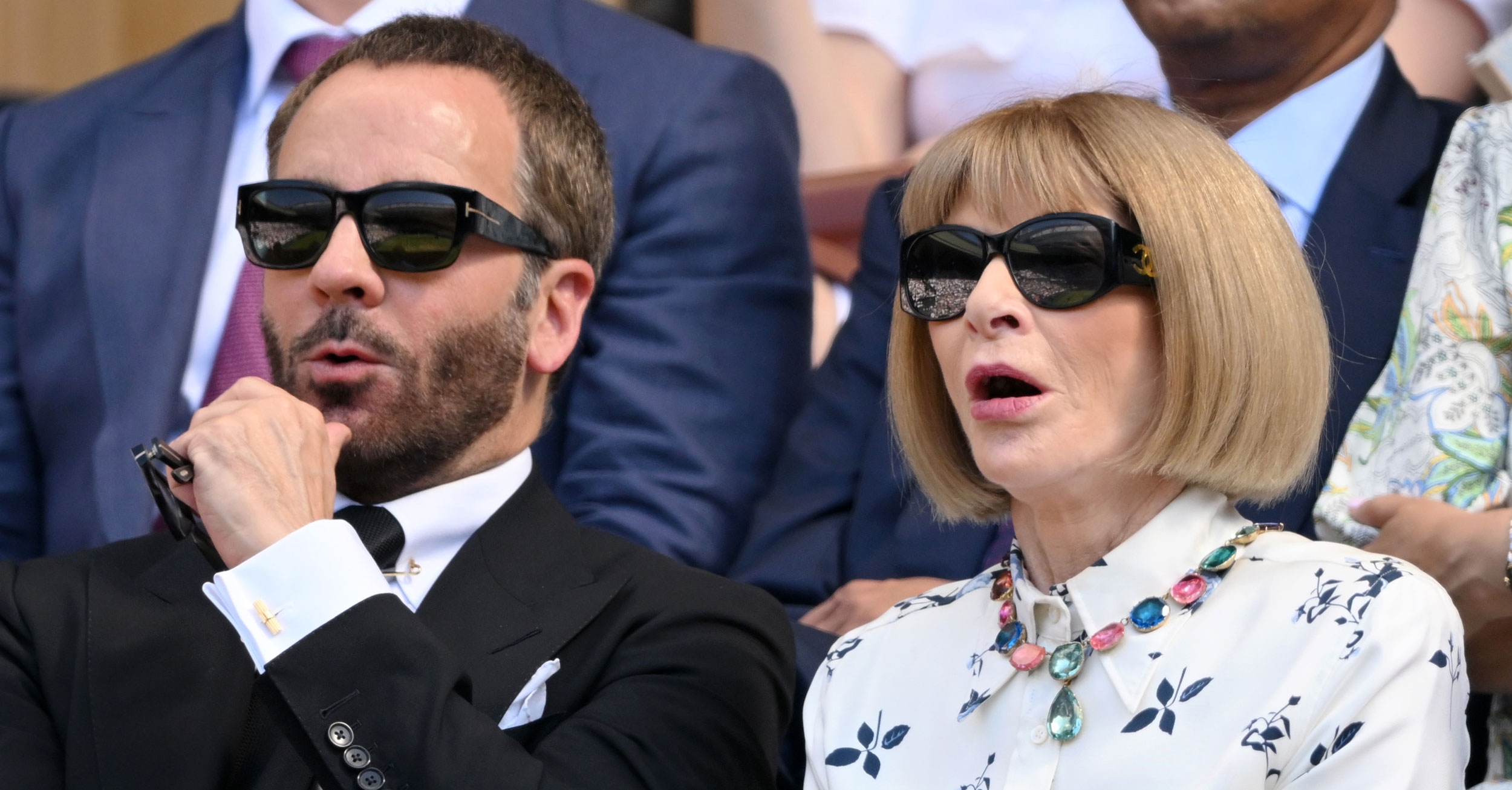 Anna Wintour, Wimbledon'da İmza Üniformasını Bırakıp Şaşırtıcı Bir Düşük Bel Elbisesi Giydi