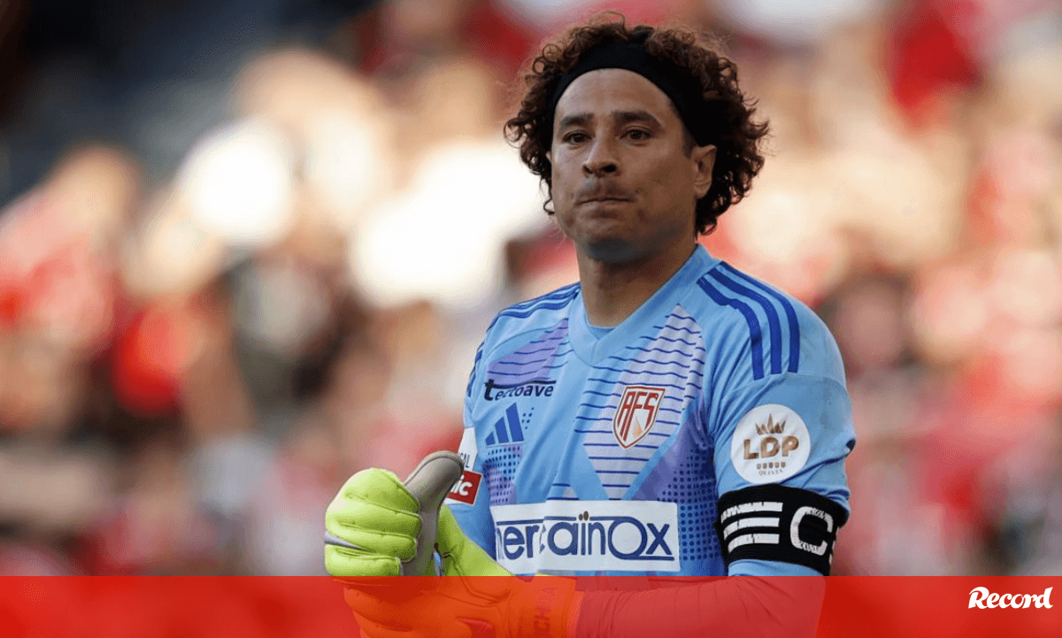 <![CDATA[ Prioridade a um novo guarda-redes ]]>