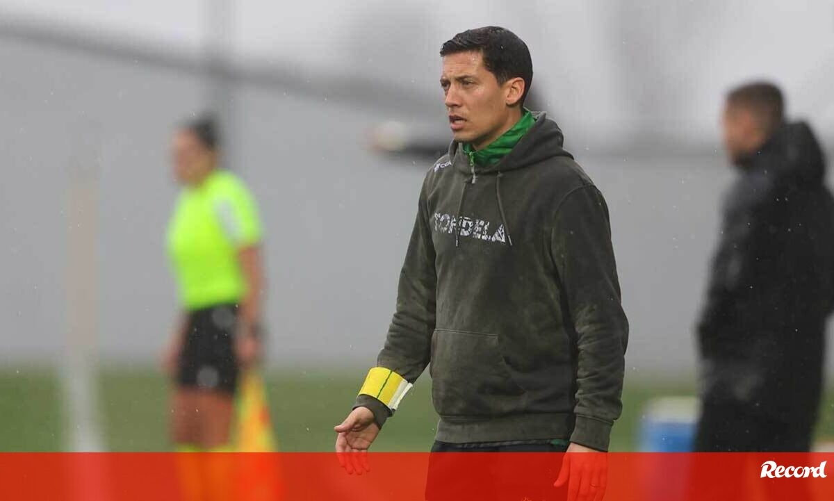 <![CDATA[ Subida de divisão renova contrato de Luís Pinto ]]>
