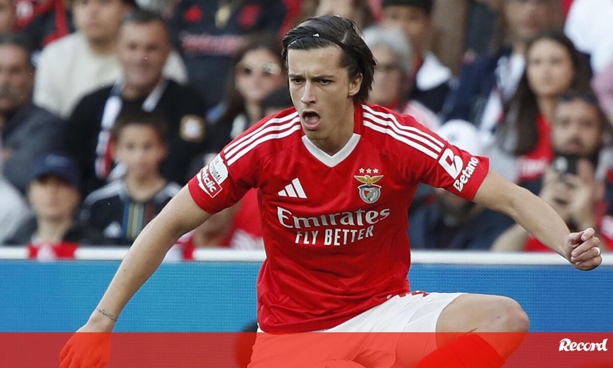 <![CDATA[ Braço-de-ferro prestes a retomar: Carreras desligado do Benfica e à espera do Real Madrid ]]>