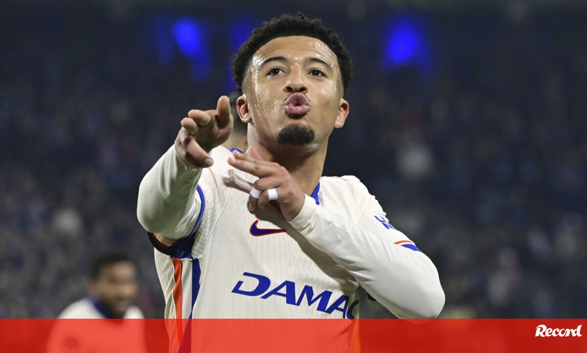 <![CDATA[ Nottingham Forest de Nuno Espírito Santo 'luta' para ter Jadon Sancho ]]>
