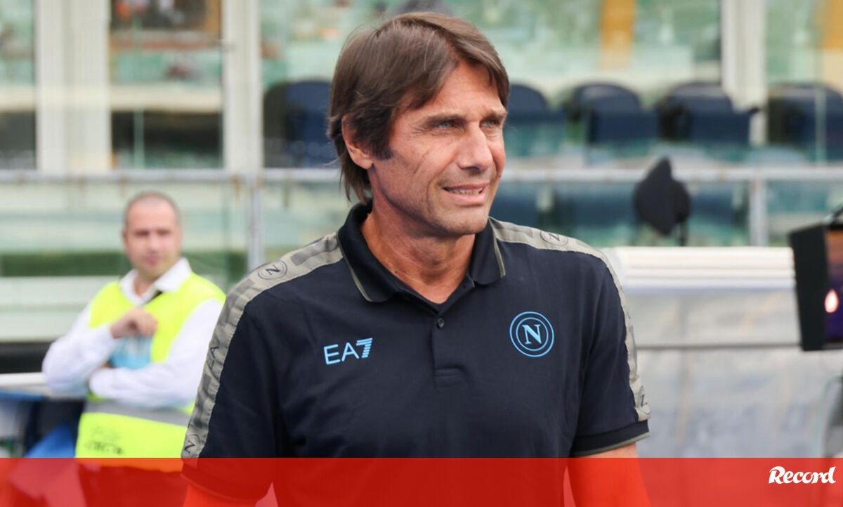 <![CDATA[ Nápoles arranca a pré-temporada com uma derrota ]]>