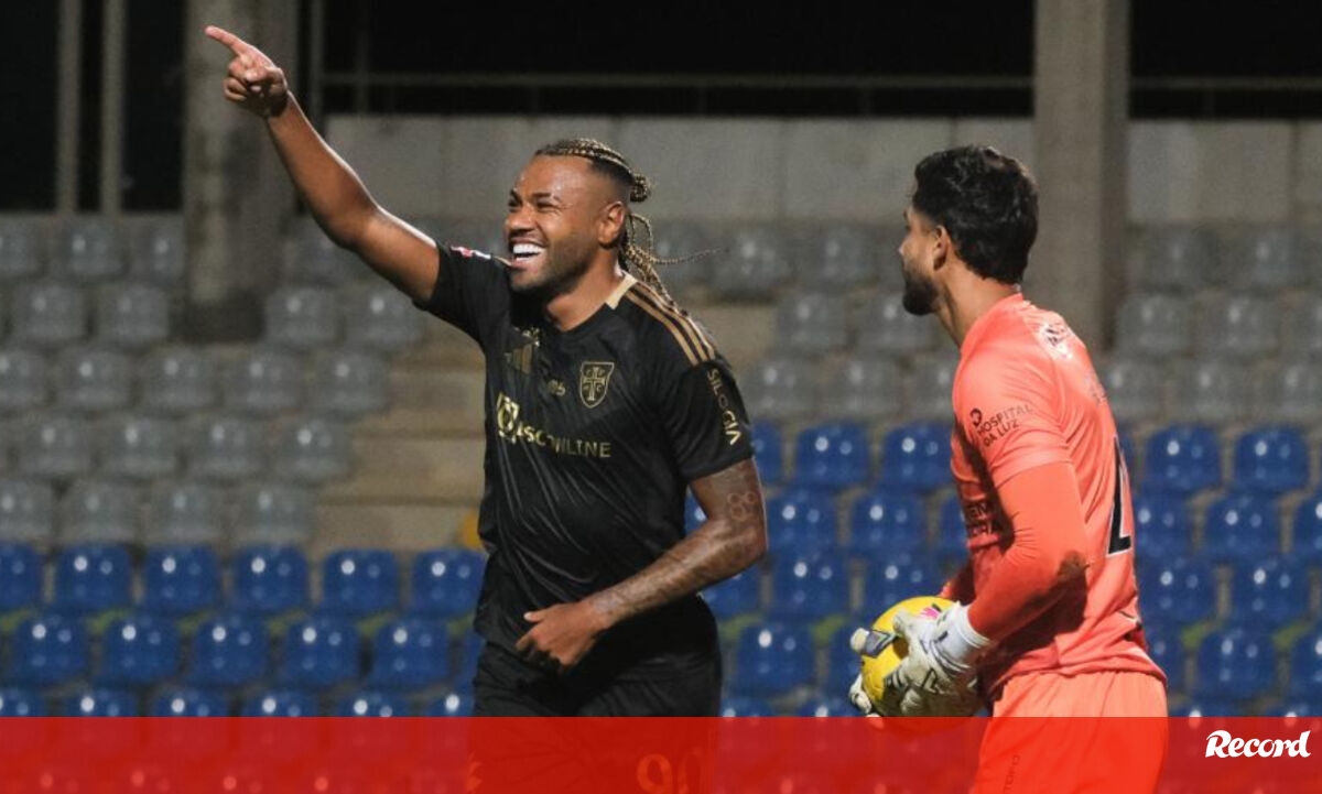 <![CDATA[ Cassiano já vê a luz: Avançado a um golo de fazer história no Casa Pia ]]>