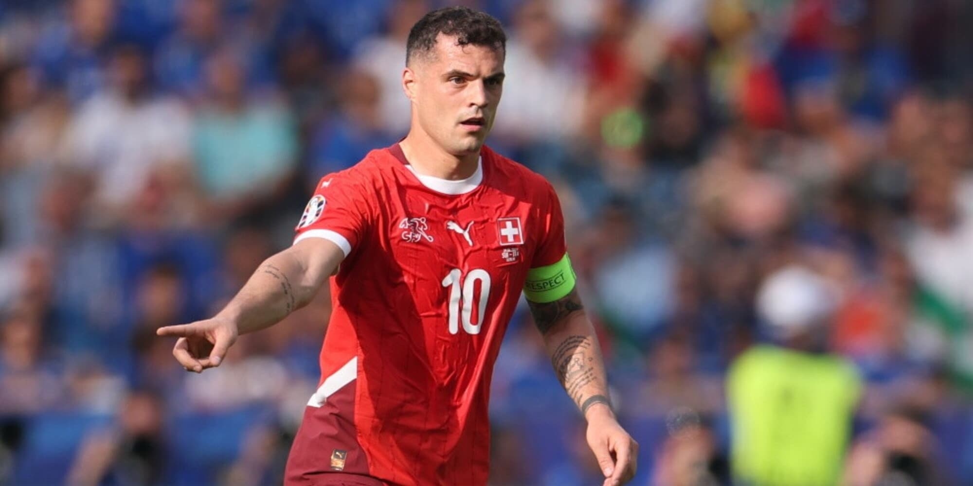<p>Xhaka zegt ja tegen Comolli, ze hebben een fit nodig: Juve verwacht twee exits</p>