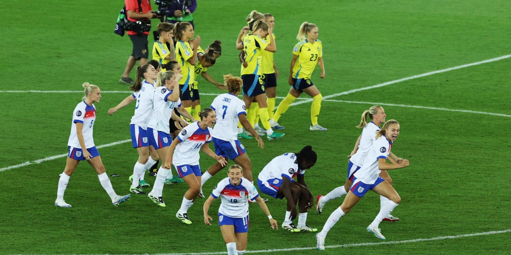 <p>L&#39;Italia sfida l&#39;Inghilterra in semifinale agli Europei femminili: Svezia ko ai rigori</p>