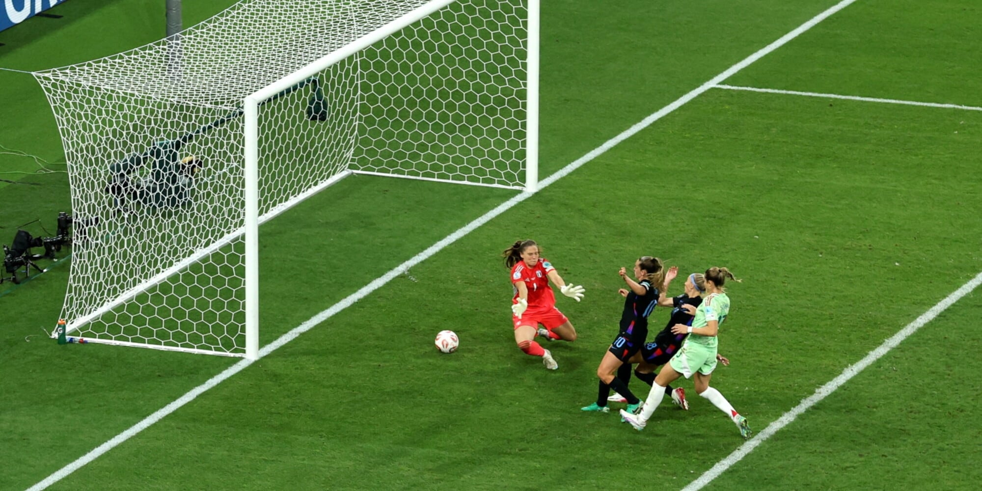 <p>Bad luck and a fake penalty eliminate Italy: England reaches the European Championship final</p>