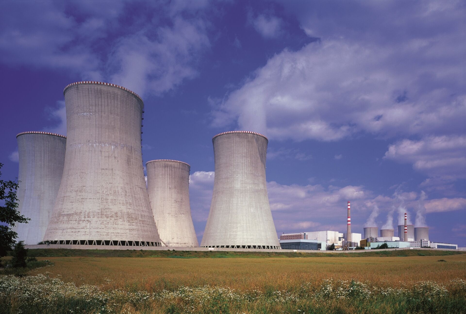 Czech state buys the majority of two new nuclear units