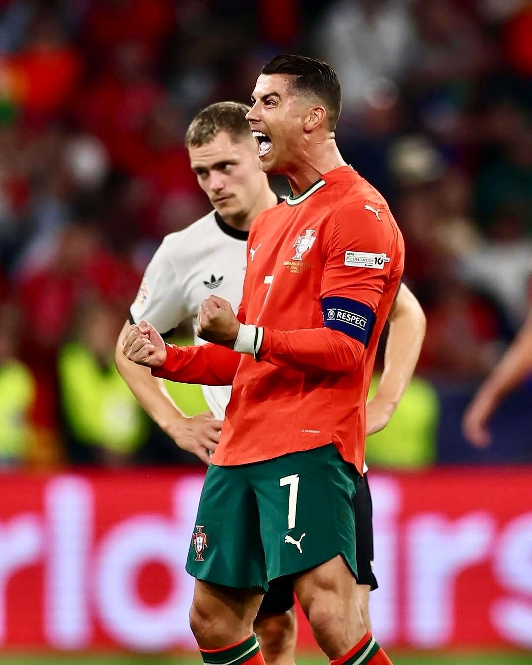 Ronaldo op weg naar vierde finale