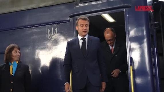 Macron, Merz, Starmer e Tusk em Kiev: velas no memorial de guerra