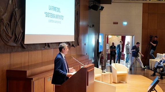 Carceri piene e suicidi «Diamo lavoro ai detenuti e costruiamone altre»