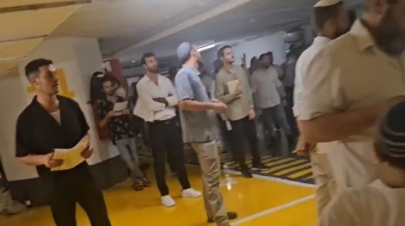 Israelis sing in shelters: "Everything will be okay"