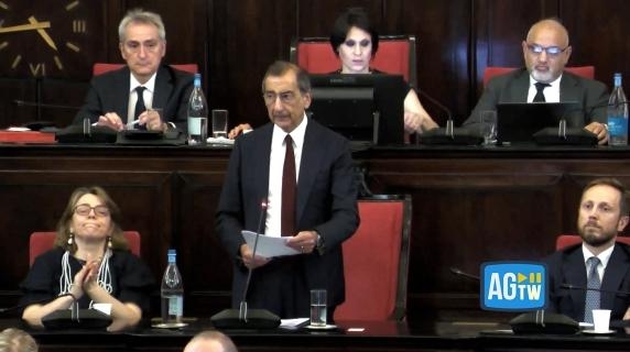 Le maire à l'opposition : « Êtes-vous d'accord pour que des enquêtes confidentielles soient rendues publiques ? »