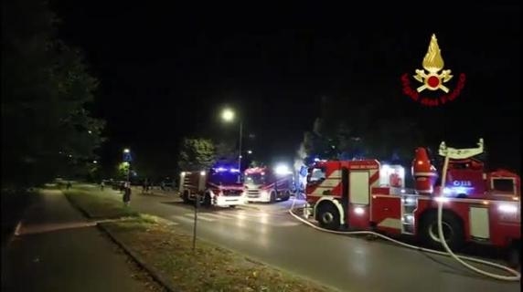 Il video dell'incendio al teatro Viper di Firenze: danni ingenti