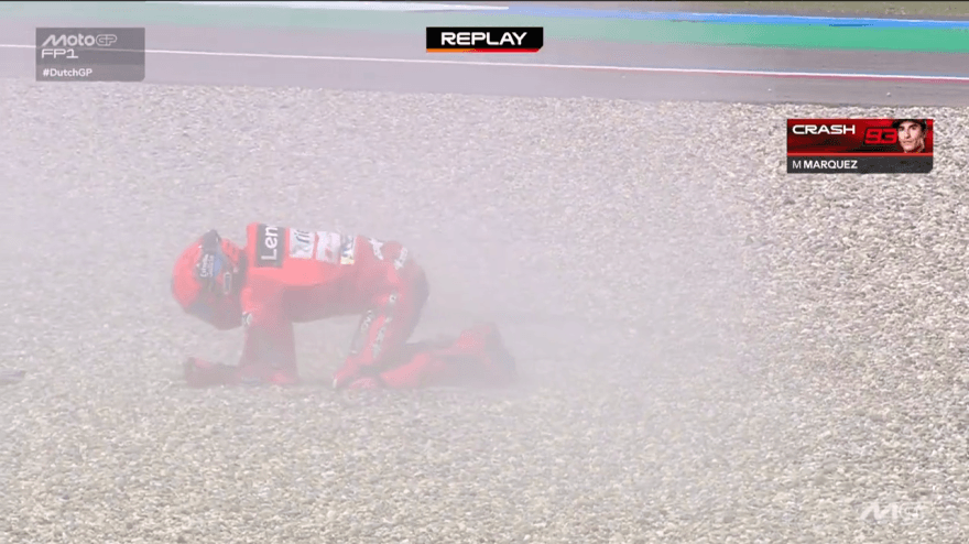 Spavento per Marc Marquez: il video della tremenda caduta nelle FP1 ad Assen