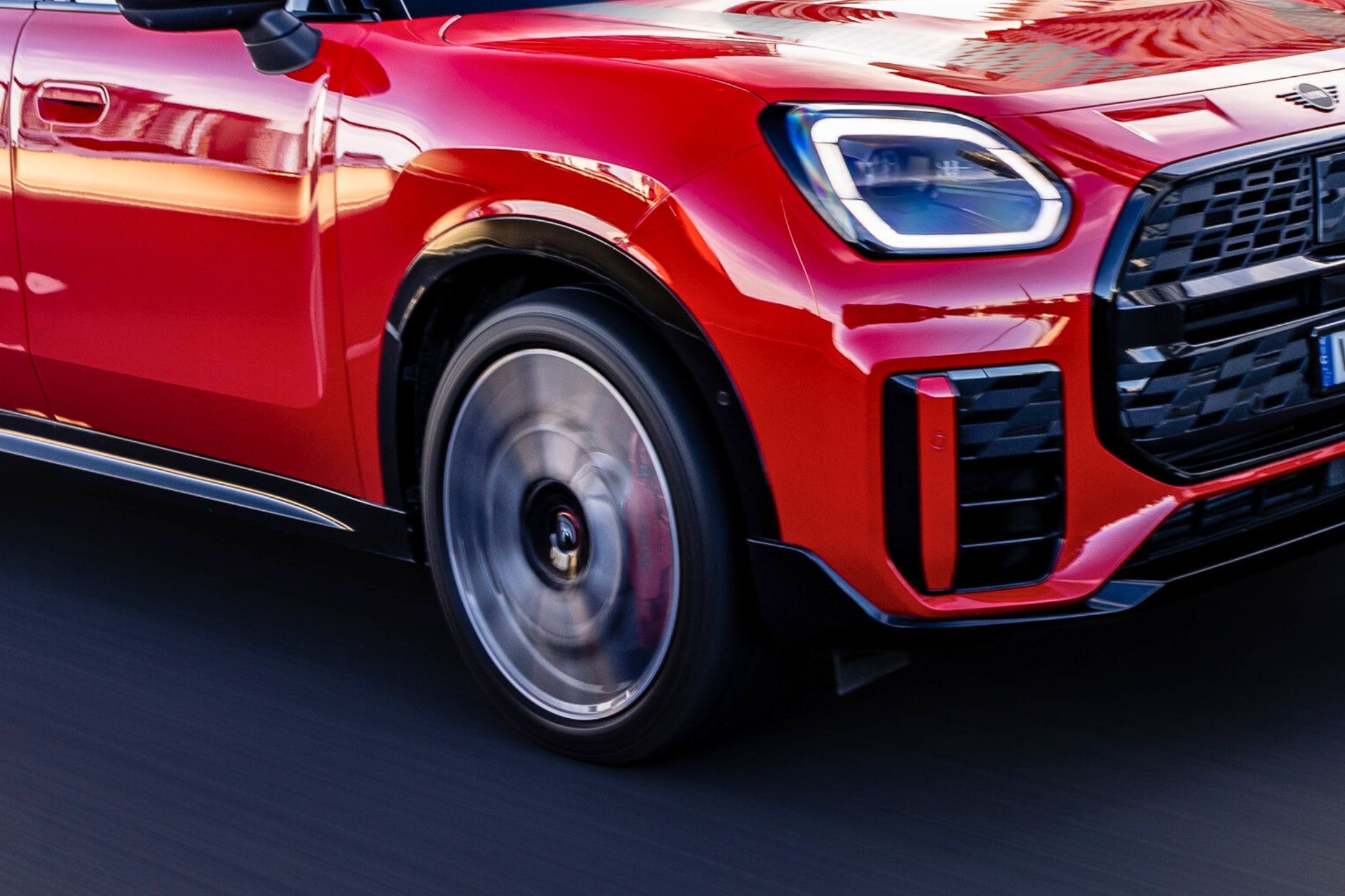 Это называется MINI, но в ней больше места, чем в моей первой квартире