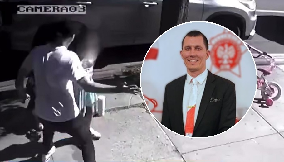 De heldhaftige houding van een Poolse politieagent