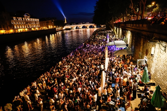 Más de 100 mujeres fueron pinchadas con jeringas durante un festival de música en Francia