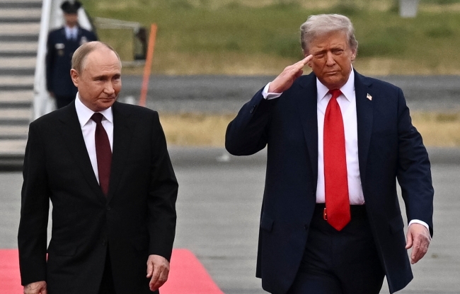 Eski Dışişleri Bakanı: Putin Alaska'dan zaferle döndü, ancak Trump barışa yol açması beklenen bir süreci başlattı